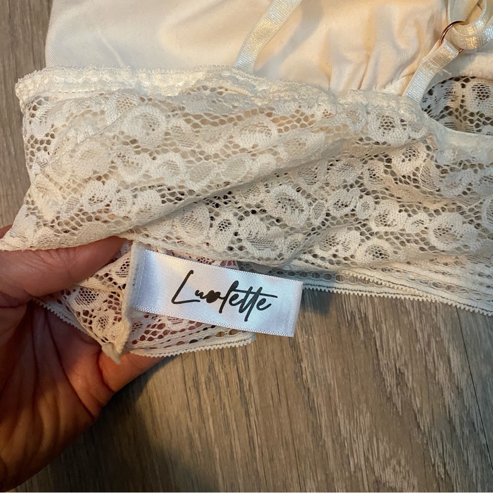 White Lace Razorback Bralette - Picture 4 of 4